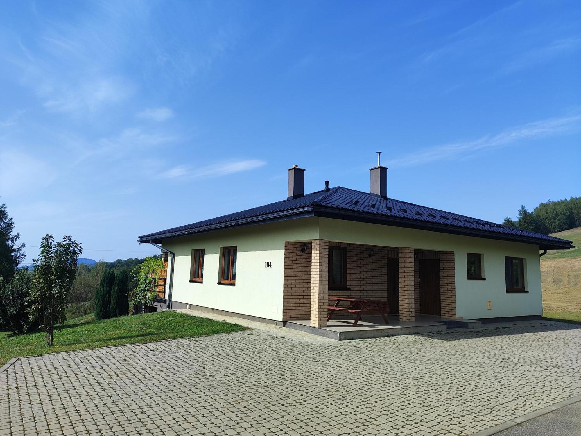 Dom Na Slonnym Villa Monasterzec Exteriör bild